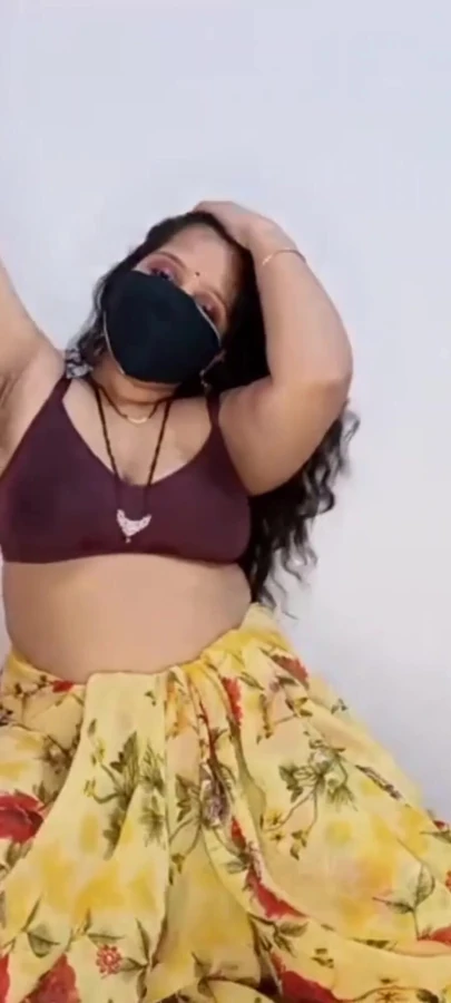 Poderoso momento de "La tía india ki jawani kya mast figura y habla sucio"