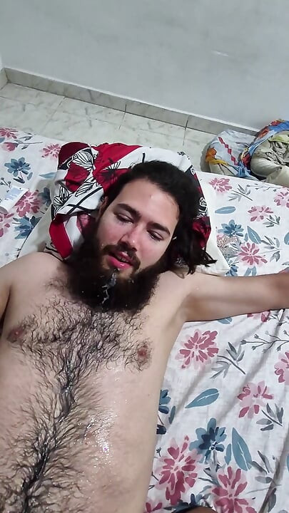 حليب من ثديي على لحية جاري