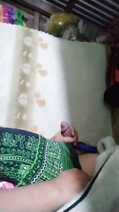 他们在隔壁打呼噜，我在打飞机。