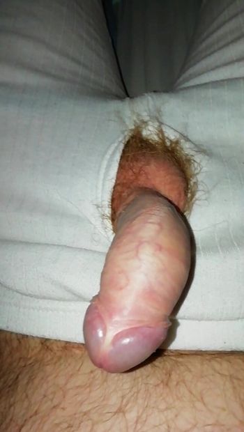 Peludo papi oso masturbándose en White Long Johns mostrando mis bolas peludas