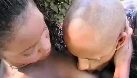 Pantat bahenol gadis remaja kulit hitam dientot habis-habisan di luar ruangan