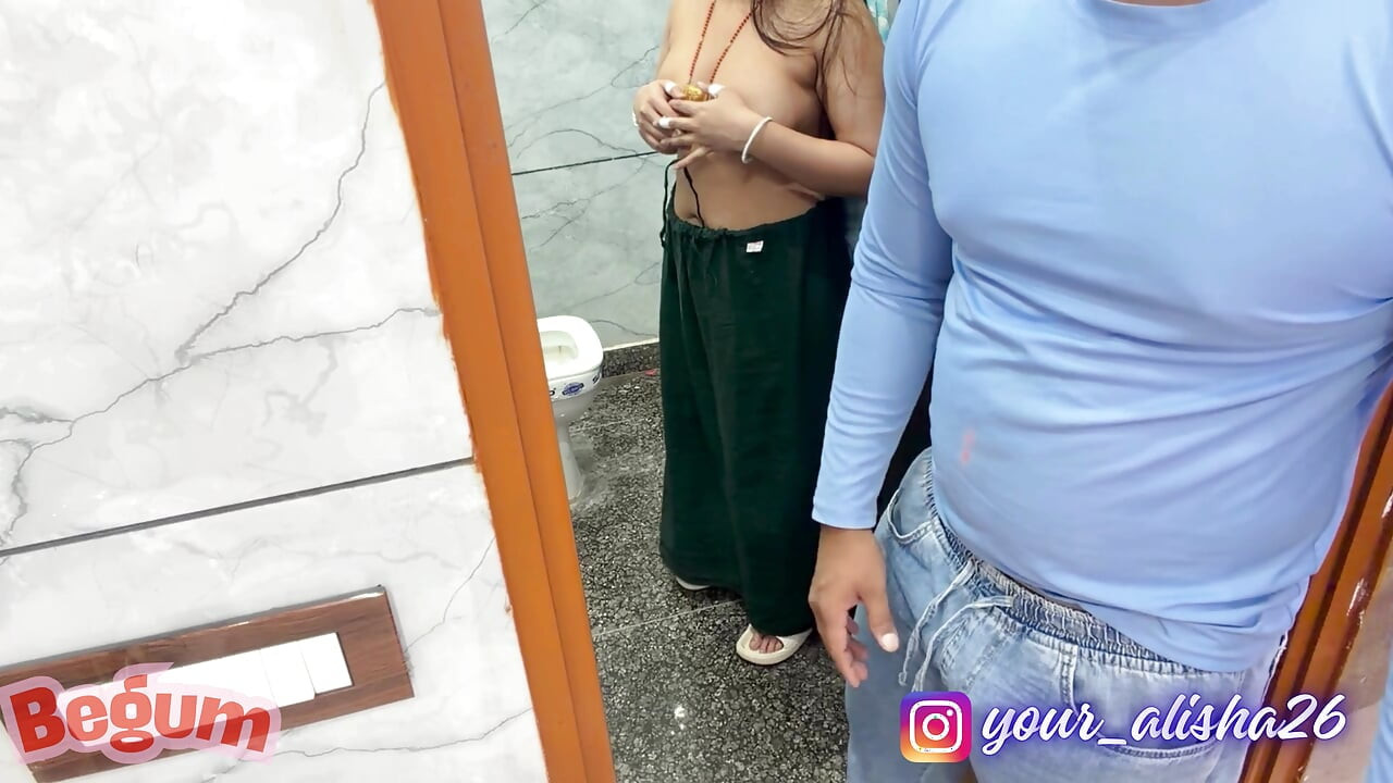 Alisha Bhabhi Aayi Kapde Badalne aur Chudgayi Tharki Ladke Se
