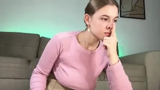 Jucielussie büyük dildo ile sert anal sikişiyor