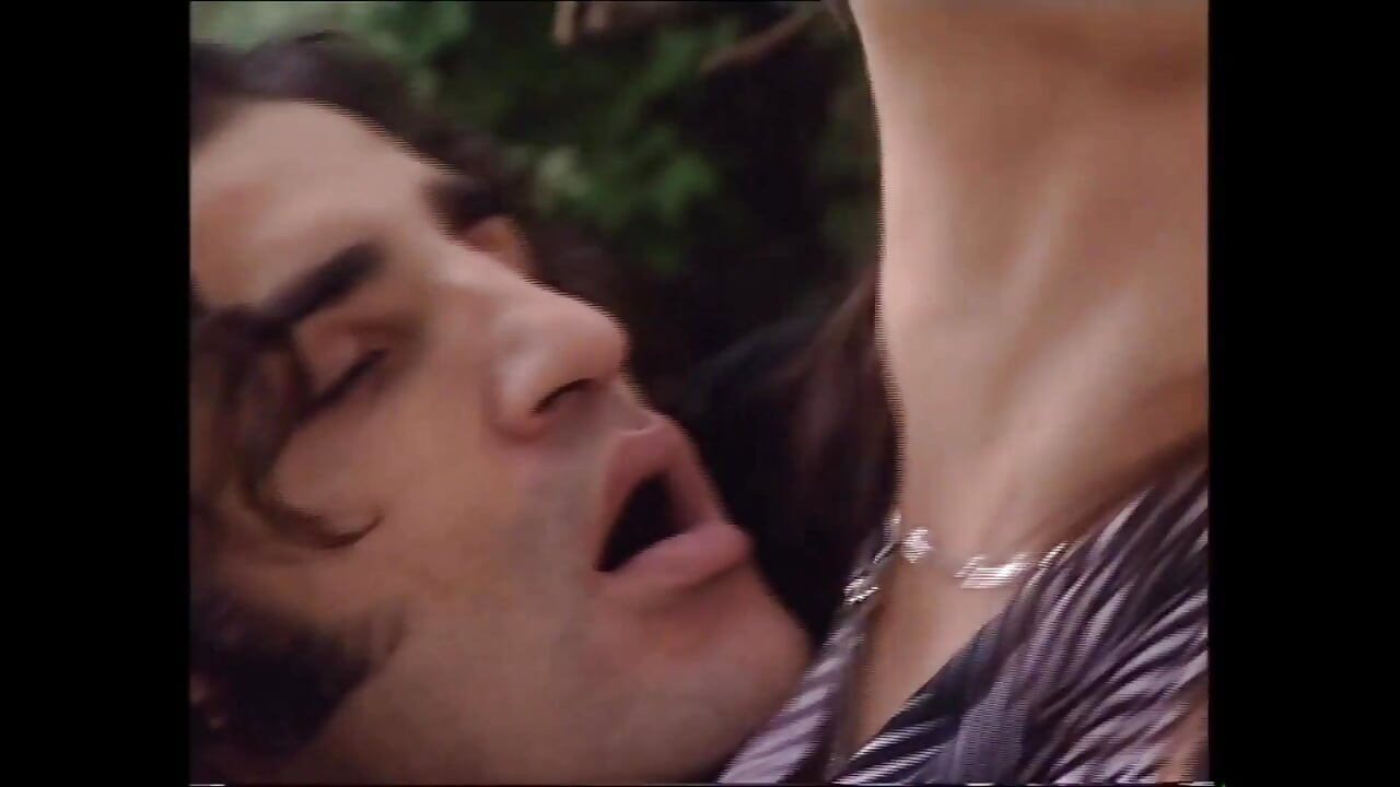 숲에서 아마추어 자지로 보지에 따먹히는 큰 젖꼭지의 멋진 밀프