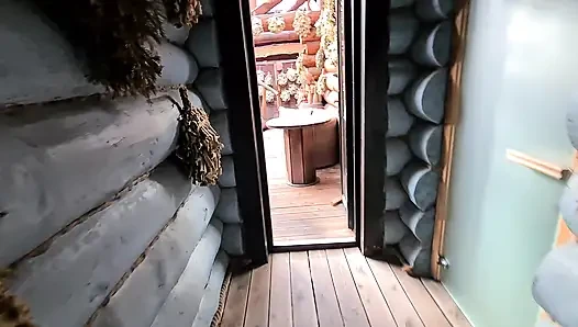 Büyük memeli şehirli erkek delisi büyük bir taşra yarağı arıyor