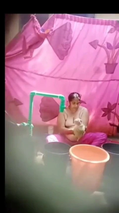 Unforgettable moment from "Desi Bhabhi take bathing time"