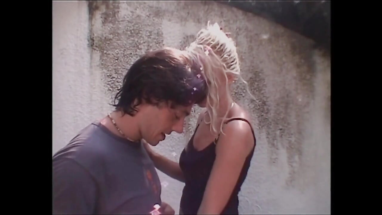 Tuyệt vời cổ điển busty tóc vàng milf đít đụ và bắn tinh trong miệng bởi một con cu khổng lồ cứng