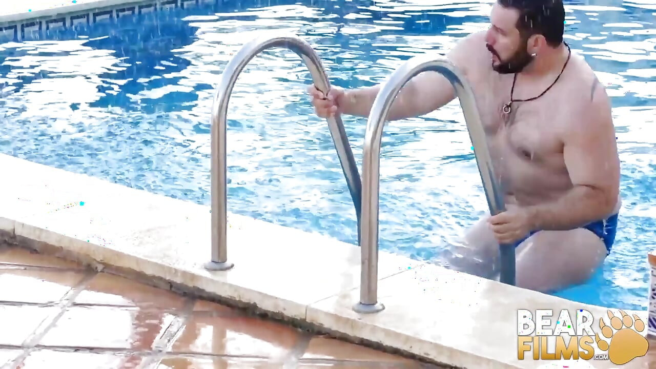 BEARFILMS - Yksin ulkona masturbaatio karhu Adam Jonesin kanssa