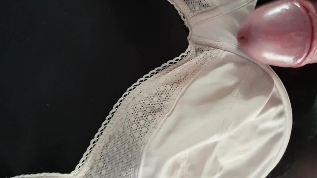 HUGE CUMSHOT ON 36DD BRA