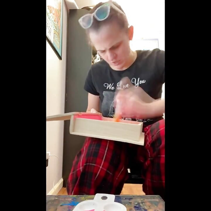 Η Suzy Wylde είναι καλλιτέχνης