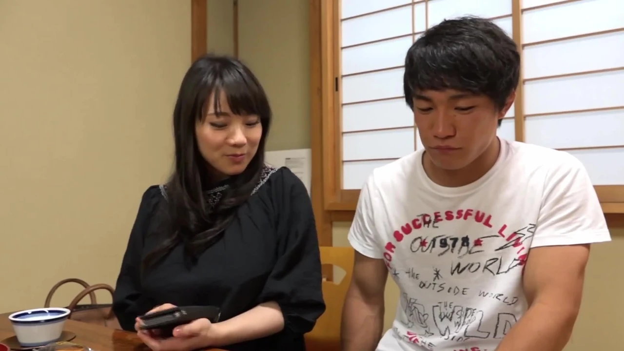 Beautiful MILFs Only: Picking Up Ordinary Ladies Hanging Around The Streets Vol. 2-2