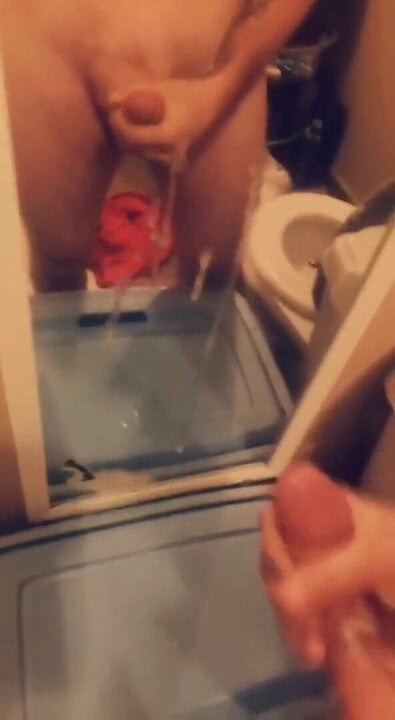 Watch my nice juicy cumshot