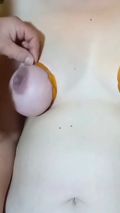 Känslosamt ögonblick från "0021 Gummi på bröst"