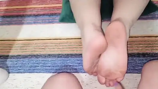 Groupe Сводный брат приходит со своей сводной сестрой, чтобы практиковать куколдинг на них