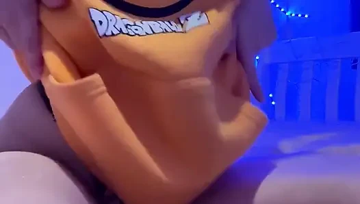 Стриптиз сексуальной стройной девушки