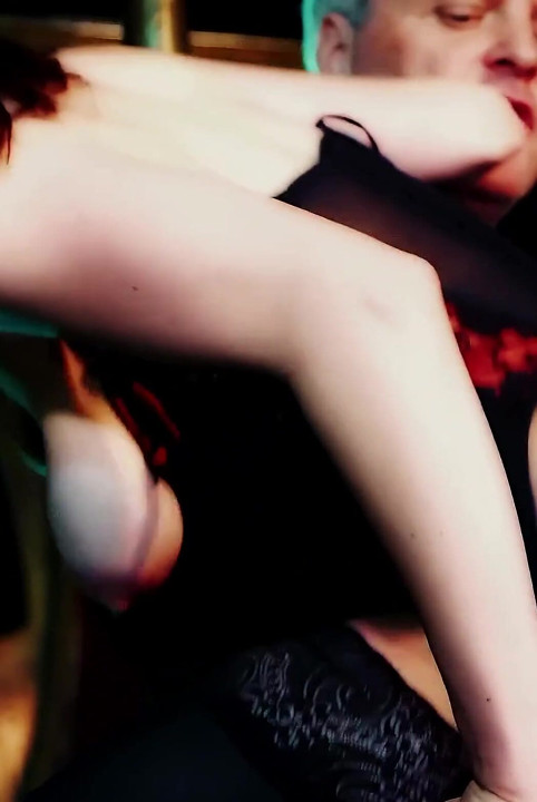 Samantha Bentley gevşek bir striptizci