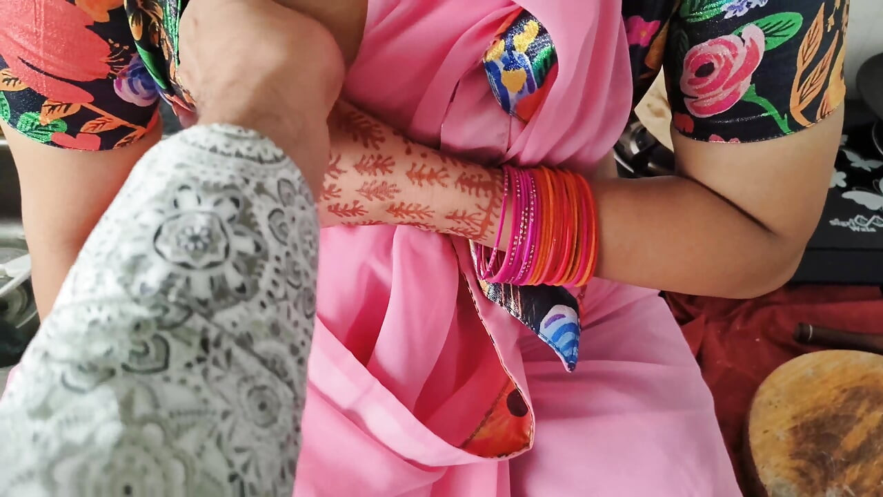 Aaj bhabhi ki kichin me karte bawkt ki bhabhi ki jabarjast chudayi