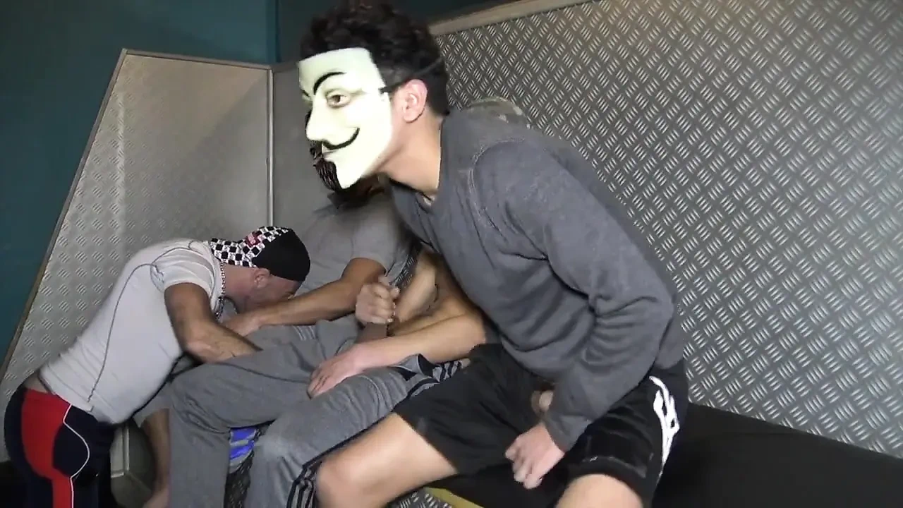 Sucking 4 straight boys for not free sex
