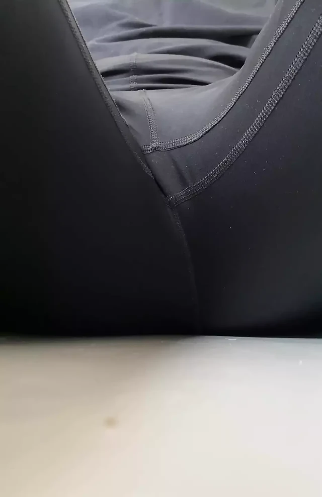 Pissing in my Nike Pro Leggings