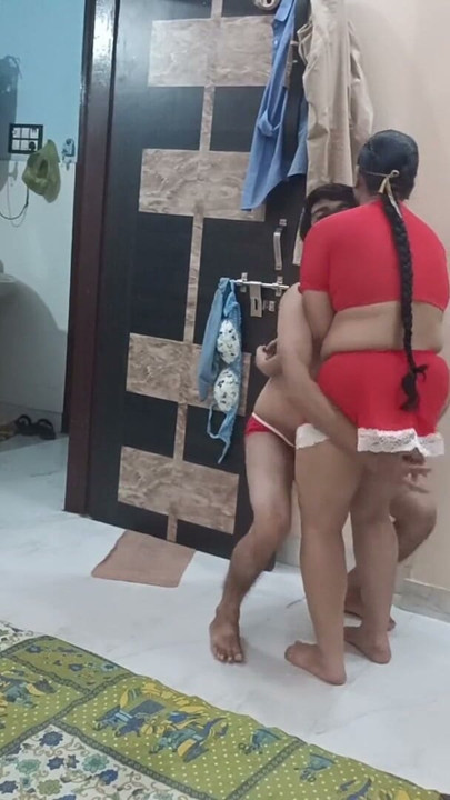 InShot 20260919 184306043.mp4 Gaun pendek merah, aku ngentot memek pacarku, kami berdua pakai masker saat syuting | Clip 1