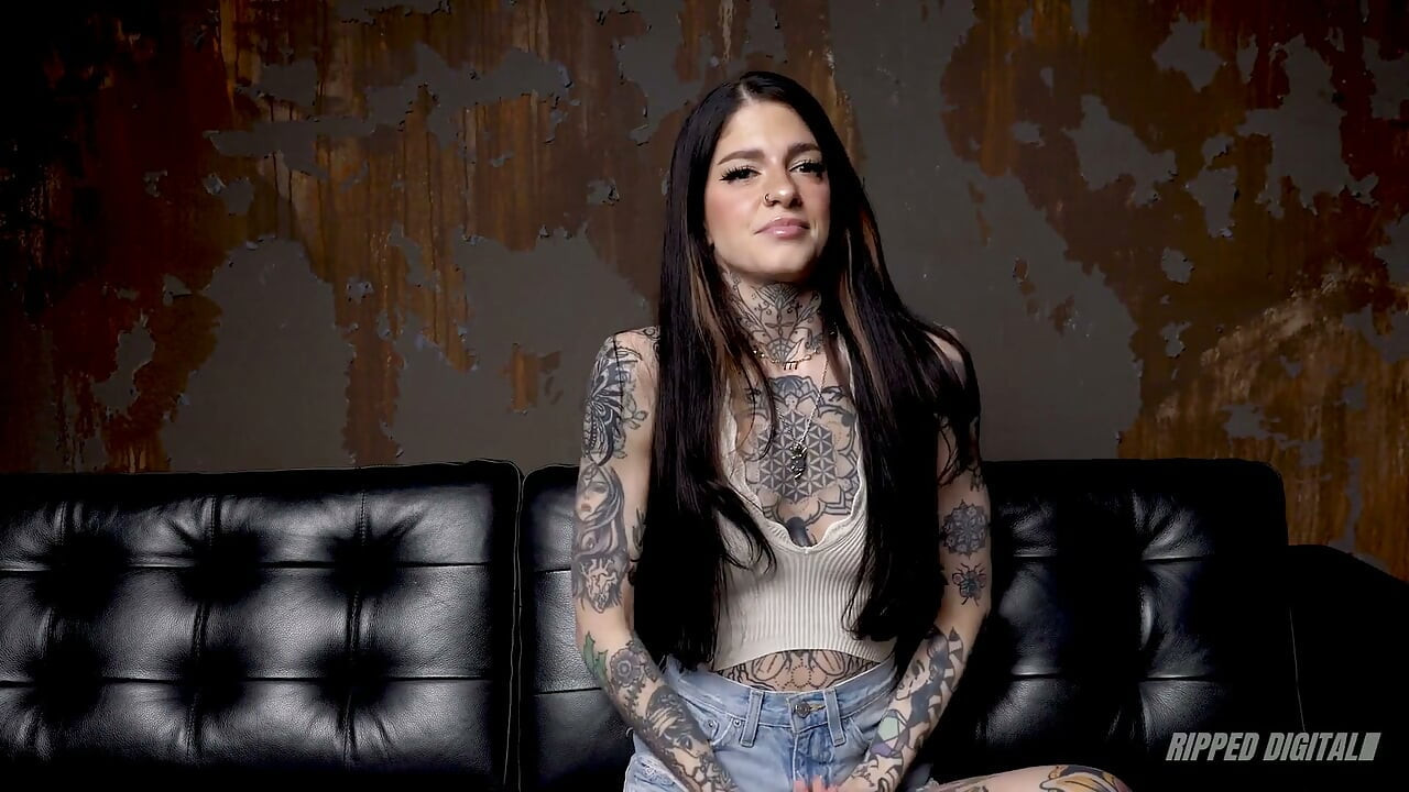 Memek hazel paige si cewek dominan dientot habis-habisan sampai dicrot di tenggorokan