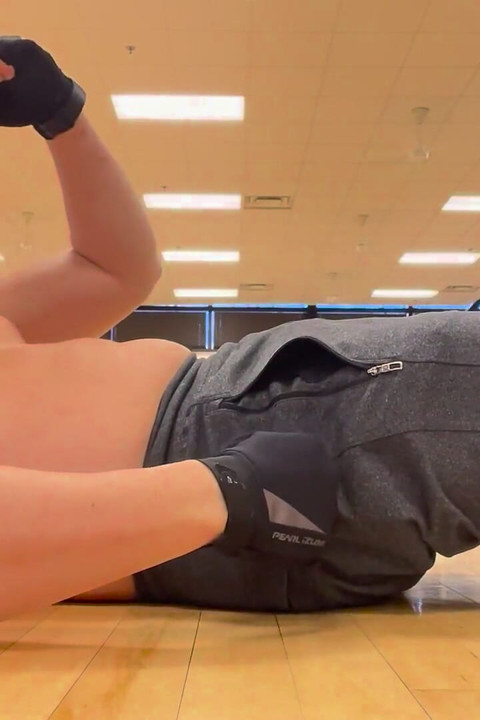 Spor salonu itirafı: Yoga stüdyosunda esnek, ter, vuruş ve boşalma