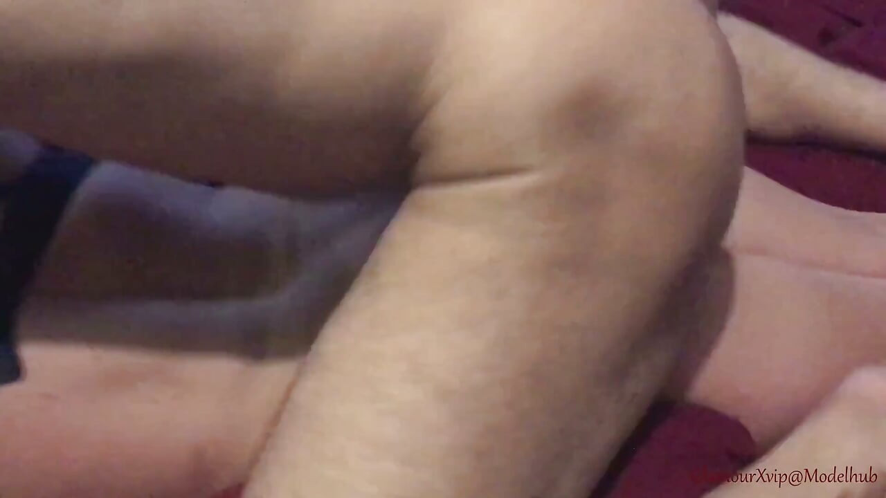 Dirty Talking Habang Mahirap na Titi at Vibrating Toy ang Nagpapasok sa Akin Mula sa Likod