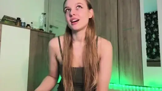 Seksi nyepong dildo dengan jucielussie