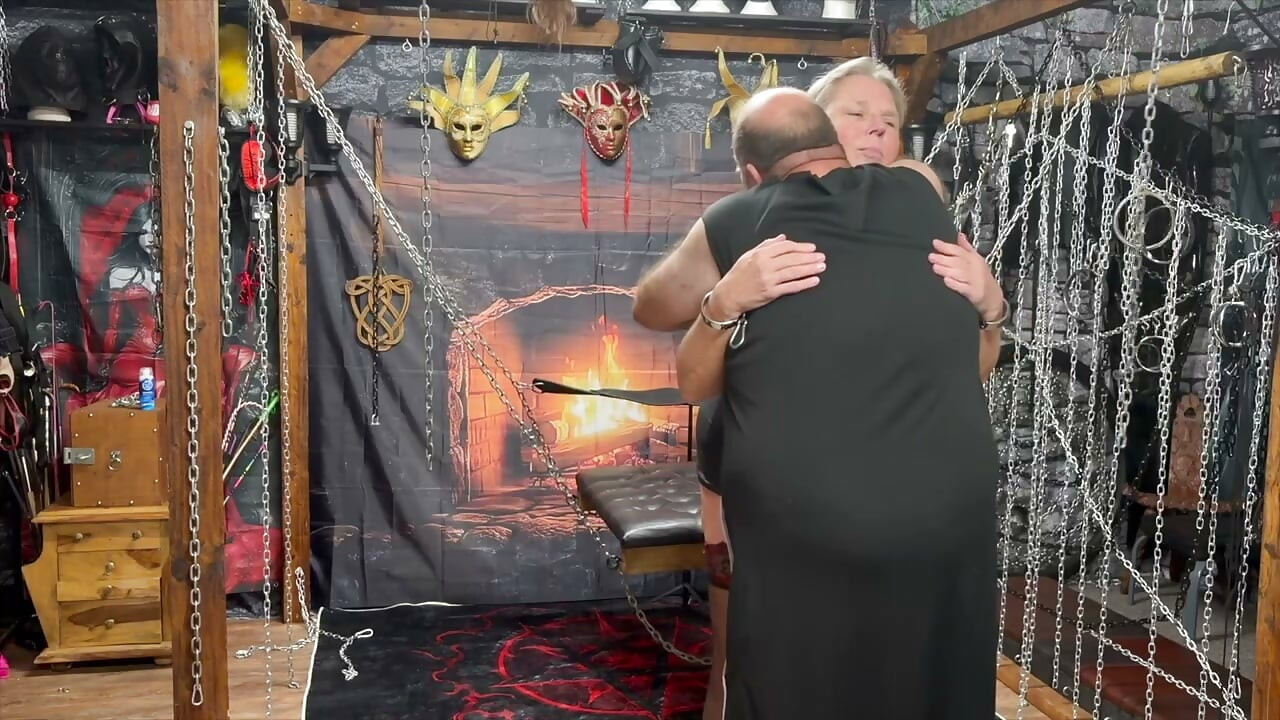 Partea 9:- Lanista Bear o învață pe Red Ruby arta dominației profesionale.