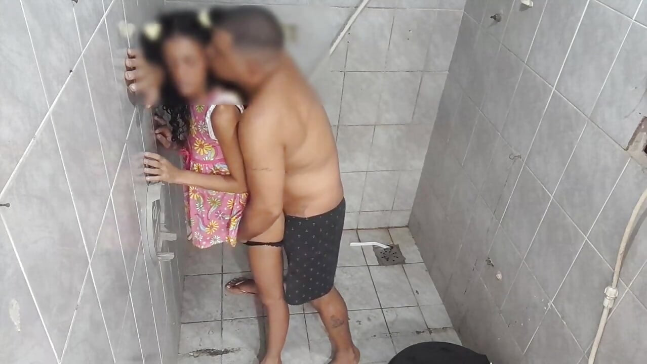 Stepdaughter with a Beautiful and Large Butt Thanks Her Stepdad for the New 100% Anal Dress