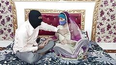 Seks Malam Perkahwinan Desi Hindi dengan Pengantin India Panas