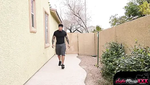 Sofie marie si tante seksi yang tukang selingkuh menyeluruh diam-diam ke kamar lain untuk ngentot liar