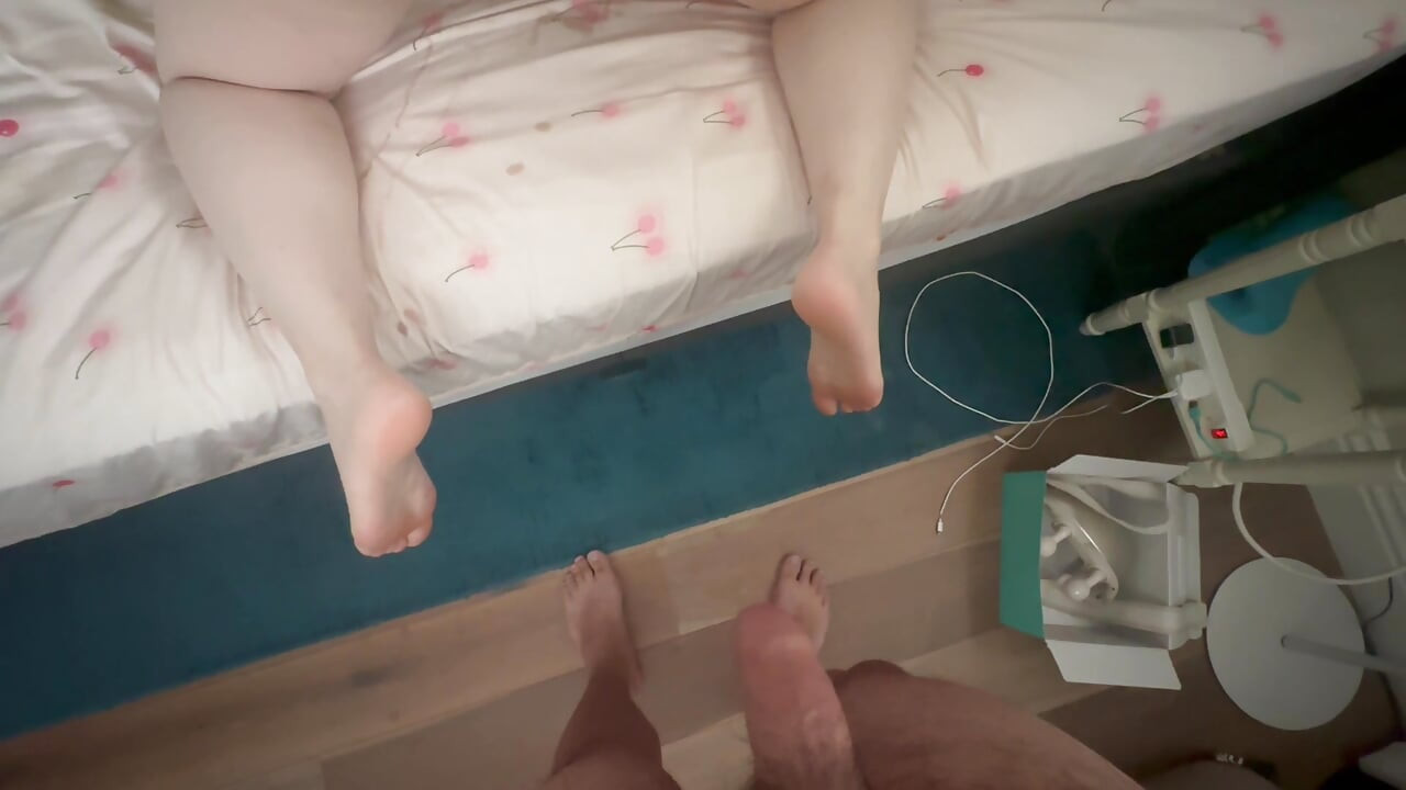 Sexo de manhã com colega de trabalho chinesa rabuda termina em mim gozando dentro de sua buceta