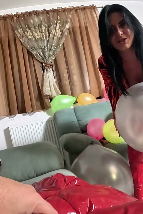 haavi laal daunjaiket milf(chodne laayak mammi) ka gubbara apmaan. asaphal irekshan, bare dildo ki savaari aur poping