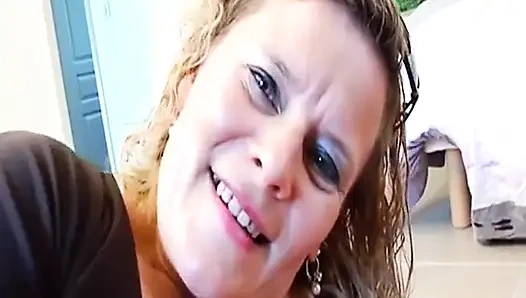 Pertunjukan fetish spesial tante semok perancis