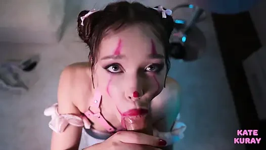 Pennywise Saugt Geschickt Und Nimmt Ihr Gesicht Sperma Auf.