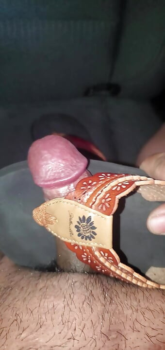 1st time mechanic friend cum in wifes flip-flop found in back of truck
