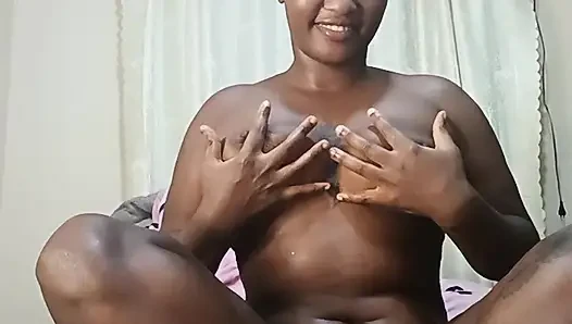 Трахаю мою киску с дилдо