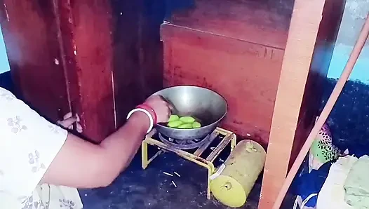 Hintli deshi güzel kolaj kızı neredeyse domaltarak sikişiyor