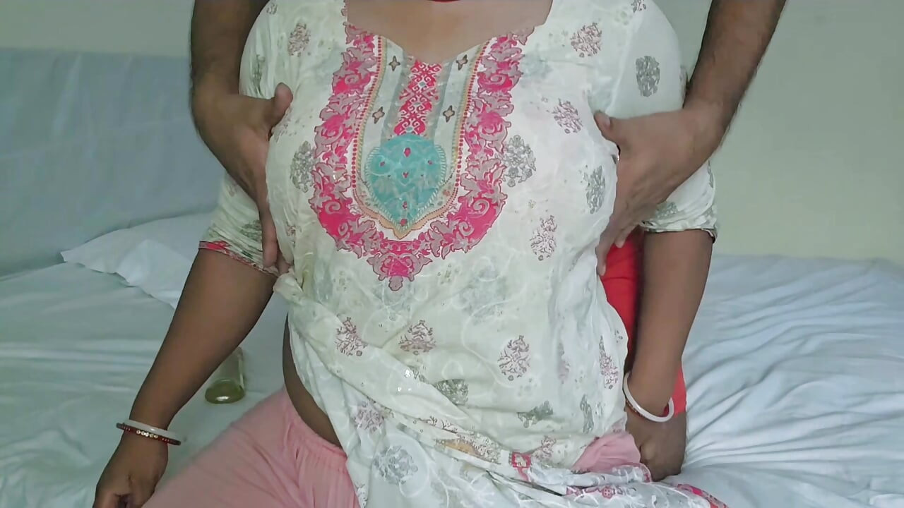 Stepmammi ko message karke unka dard kam kia , stepmummi muh me leke jor jorse chosen lagi