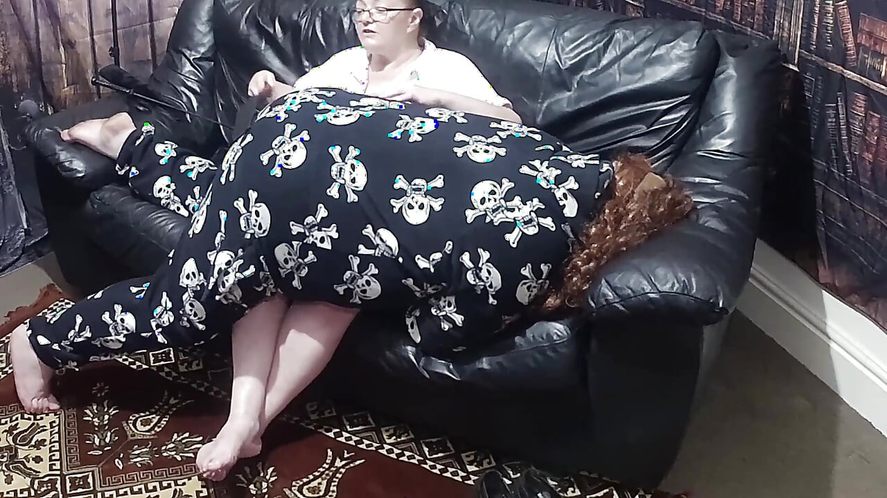 Domina Satana & Josephine, Foot Worship, Otk Spanking
