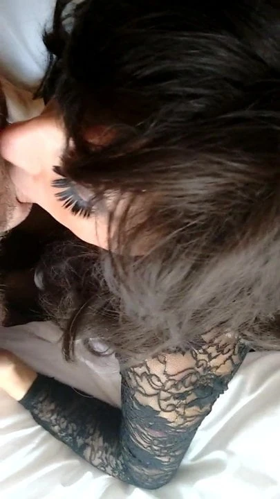 Naslikana tranny puši moj kurac