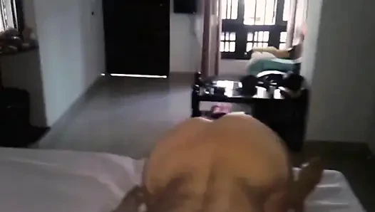 Istri Dewasa Pirang Menikmati Seks