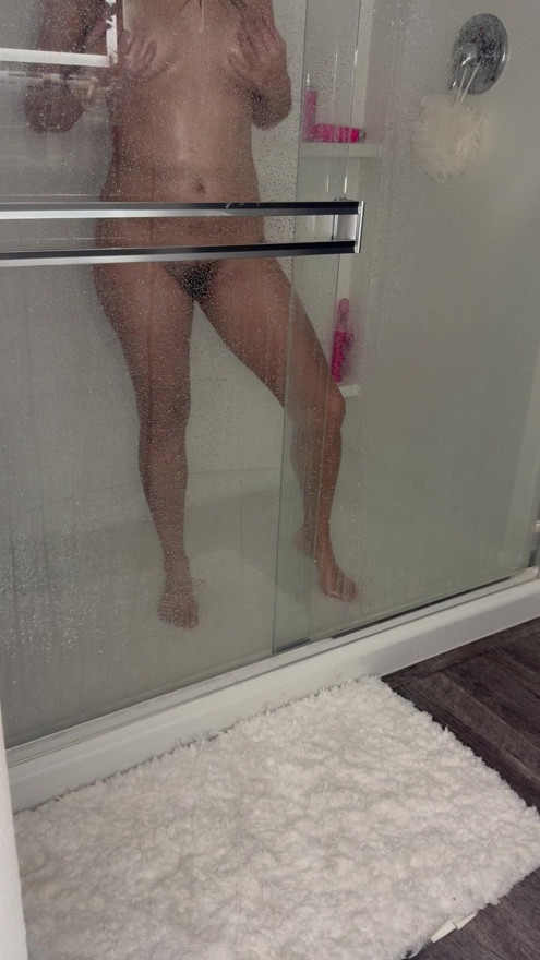 Tetona latina milf en el ducha