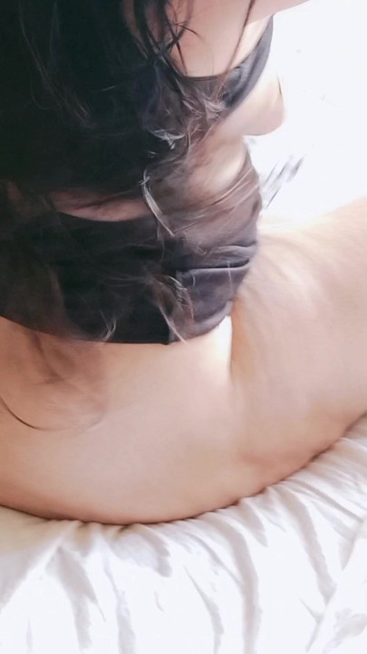 Horny desi wife showing her curvy ass