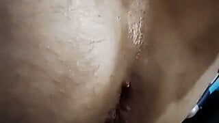 Sesso anale con un grosso dildo