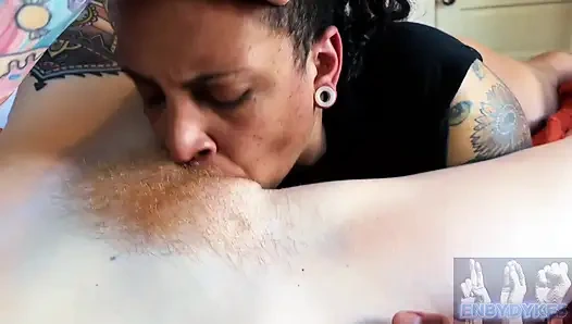 Mein hengst-ehefrau lutscht meinen kitzler so gut, dass ich die kamera nicht gerade halten kann!