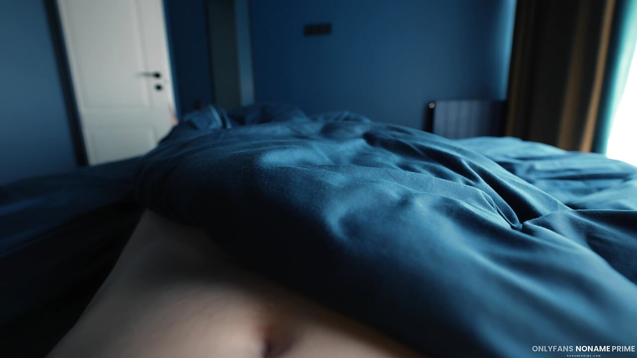 一人で家にいる継母が最高の方法で私を起こしてくれた