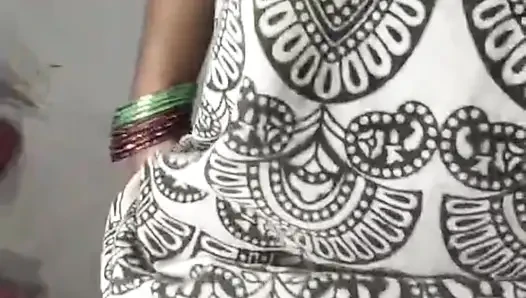Desi girl dildo dal ke pussy ki pani nikali land nahi hai to hindi audio desi girl masturbation