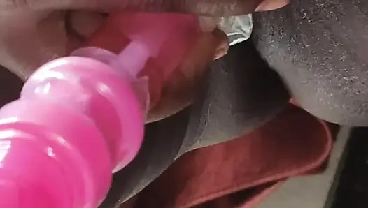 Mere Biwi ke chut me chote bache ka khilona